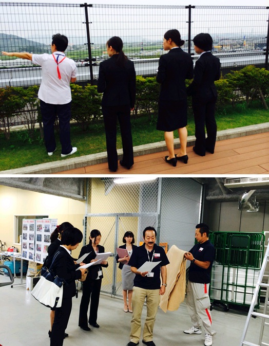 写真上:石巻赤十字病院の中庭で医療社会事業副部長兼看護師長の高橋洋子氏による発災当時の状況の説明 写真下:日本赤十字社宮城県支部の方の備蓄倉庫内での備蓄品の説明