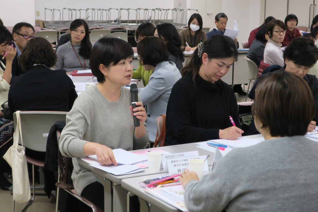 20191226_①外部施設看護部教育担当者による意見発表の様子　AP川嶋隆廣