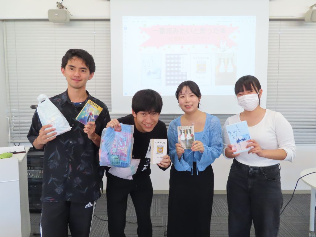 2025.10._2戦目 ビブリオバトル集合写真_No.4_図書館運営委員会